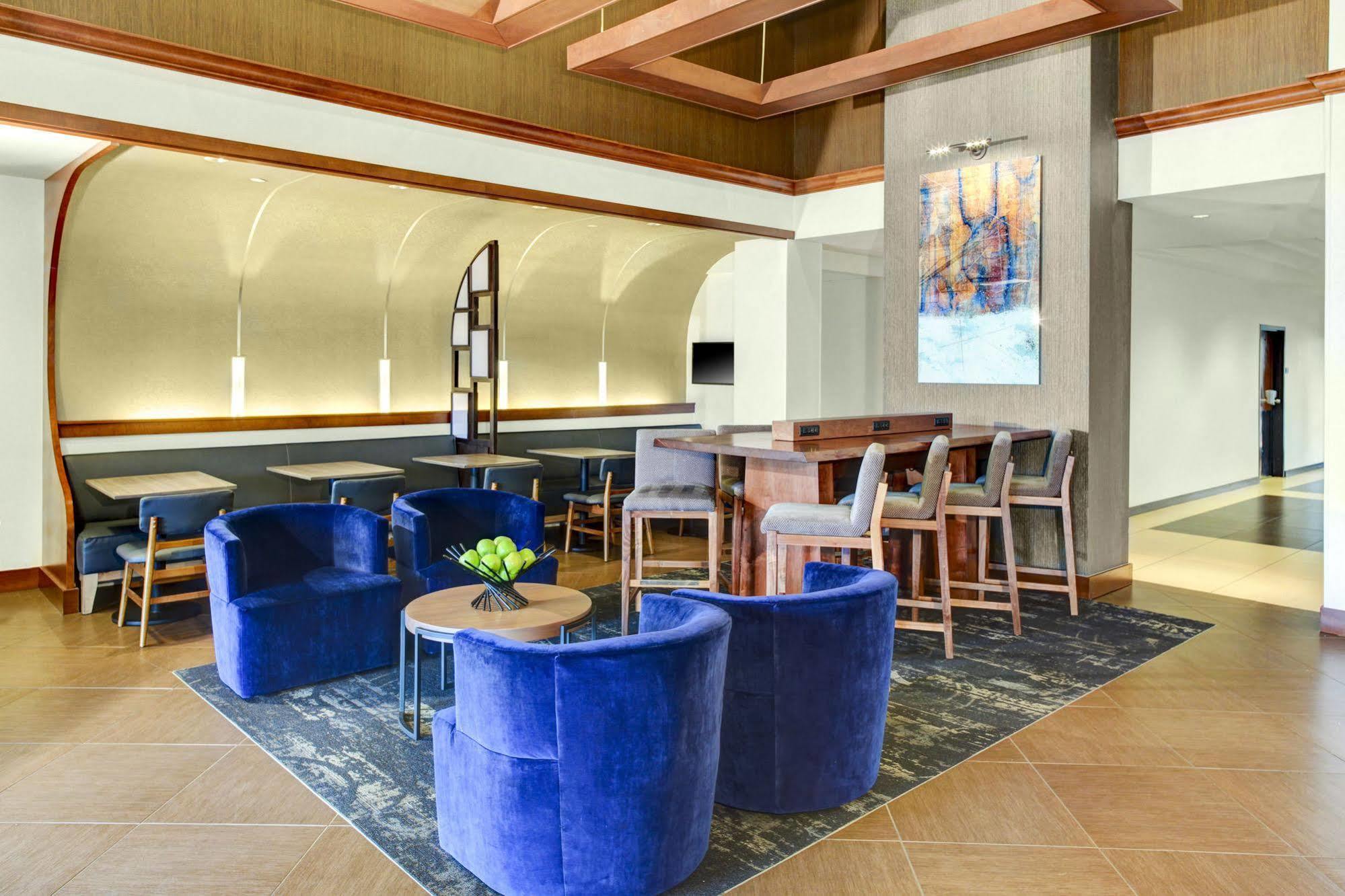 Hyatt Place - 3*